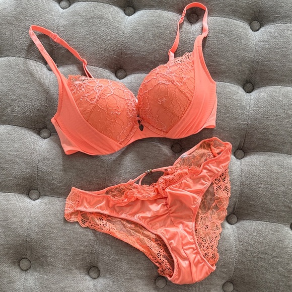 Victoria’s Secret bra and panty, 34C - Picture 1 of 10